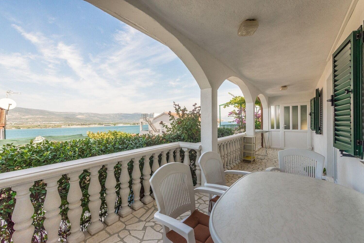 Apartment Bubi Trogir Exterior photo